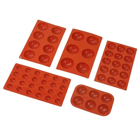 Rôzne tvary a materiály bábovkových foriem