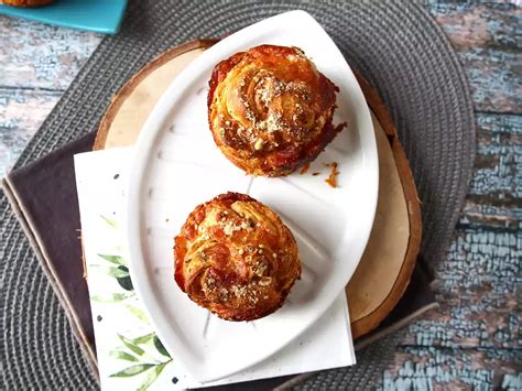 Detail muffinu s roztopenou mozzarellou v strede