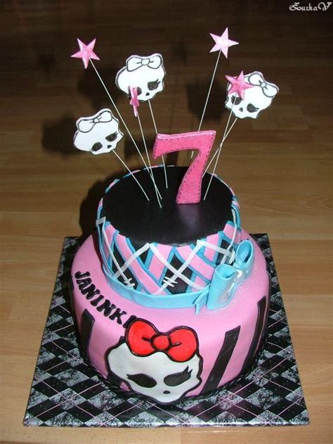 Nápady na zdobenie Monster High torty s fondánom