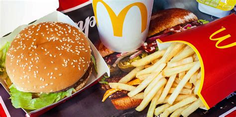 Infografika výrobného procesu kuracích nugetiek v McDonald's