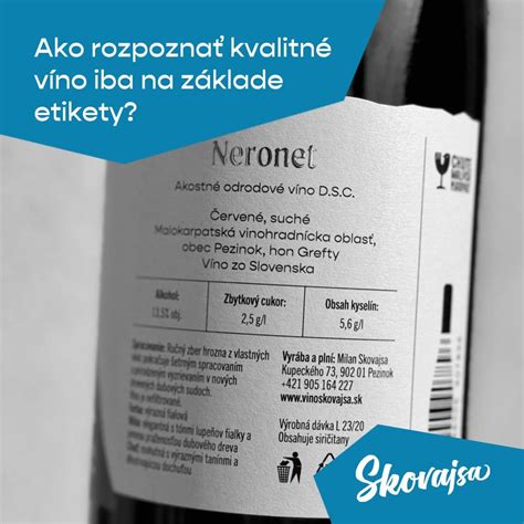Osoba číta etiketu na potravine a kontroluje zloženie