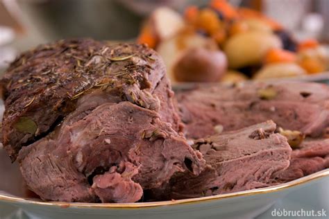 Baranie stehno pripravené na pečenie