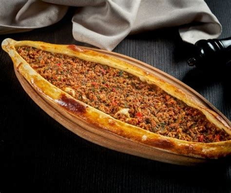 Turecké Pide s mozzarellou a petržlenovou vňaťou