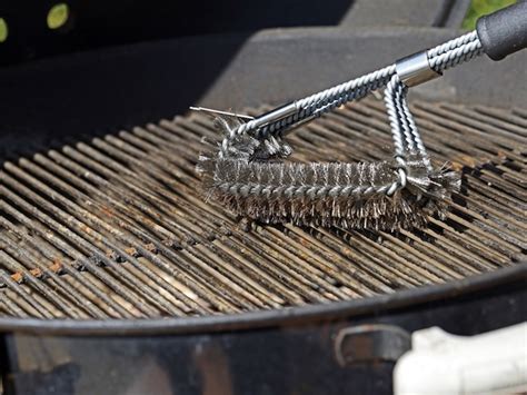 Súprava na čistenie grilu s kefou, škrabkou a čistiacim prostriedkom