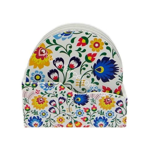 kolekcia keramických a smaltovaných výrobkov s ľudovým ornamentom