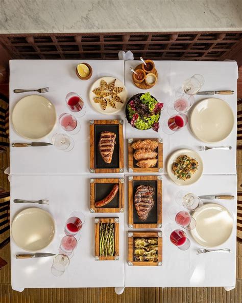 Servírované degustačné menu v luxusnom interiéri