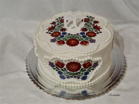Torta s motívom kalichu a kríža