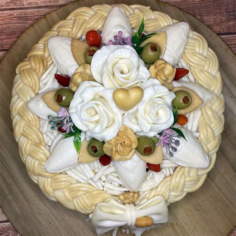 Syrová torta na sviatočnom stole