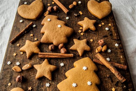 tradičné nemecké perníčky Lebkuchen na vianočnom stole