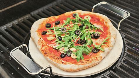 Ilustrácia fungovania pizza kameňa na grile