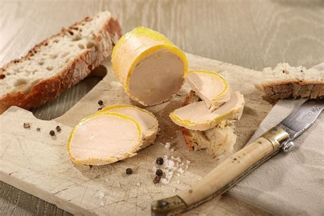 Porovnanie výroby klasickej foie gras a in vitro foie gras
