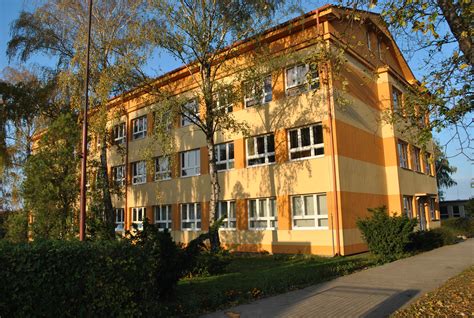 Základná škola s materskou školou Pavlovce nad Uhom