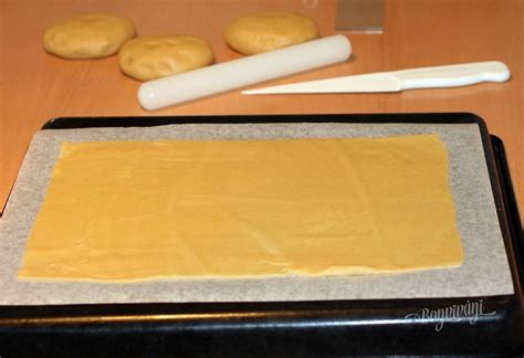 Upečené pláty cesta na plechu