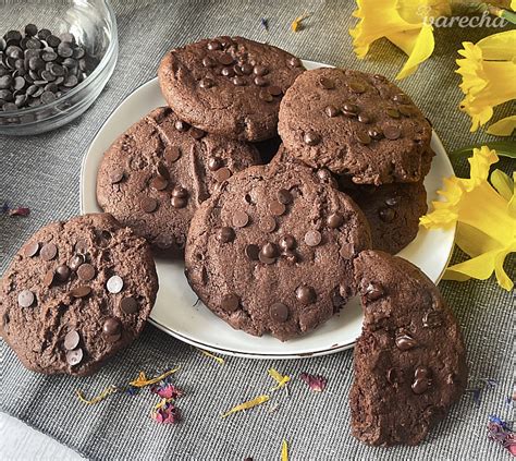 Čokoládové cookies s orechmi na plechu