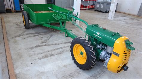 Motorobot PF 62 pri práci na poli