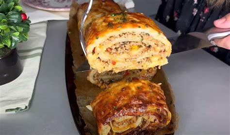 Hotová zemiaková roláda s mozzarellou a mäsom