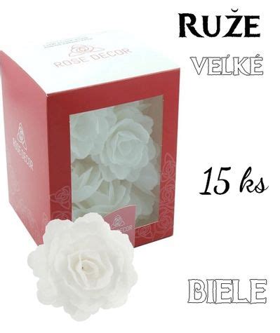 Hotové cukrové ruže na špáradlách sušiace sa