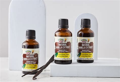 Rôzne produkty obsahujúce vanilkový extrakt (kozmetika, sviečky, soľ)