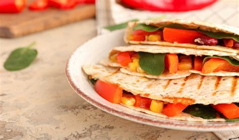 Vegetariánska tortilla s grilovanou zeleninou a syrom