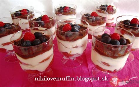 Tiramisu poháre s ovocím a piškótami