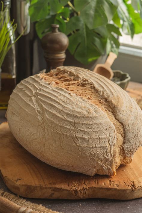 Bezlepkový chlieb na tanieri