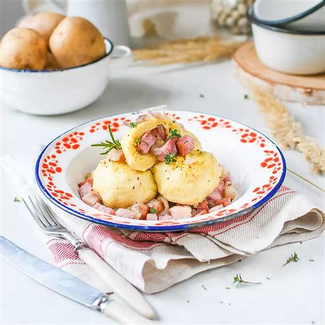Ingrediencie na zemiakovú babu s krúpkami a údeným mäsom