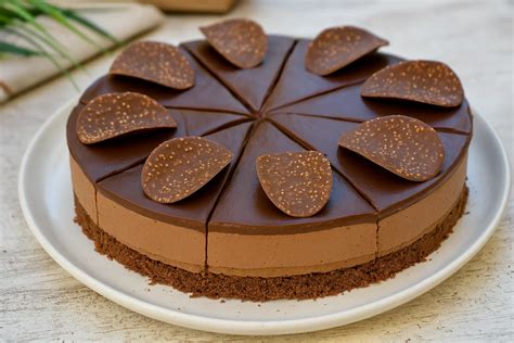 hotová dozdobená torta