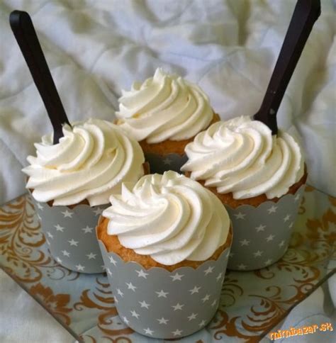 Ozdobené Citrónové Cupcakes s Jogurtovým Krémom