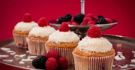 Hotové malinovo-kokosové cupcakes