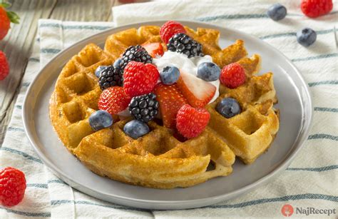 Hotové jablkovo-makové wafle