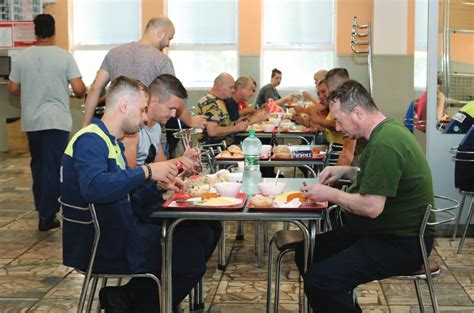 Ilustrácia rôznych druhov jedál pre zamestnancov