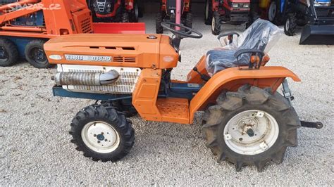 Malotraktor Kubota B1400 v akcii