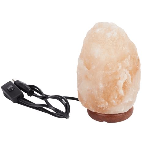 Himalájska soľná lampa v interiéri