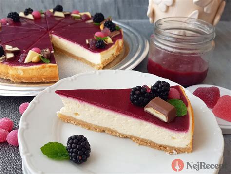 New York Cheesecake s prelivom z lesného ovocia