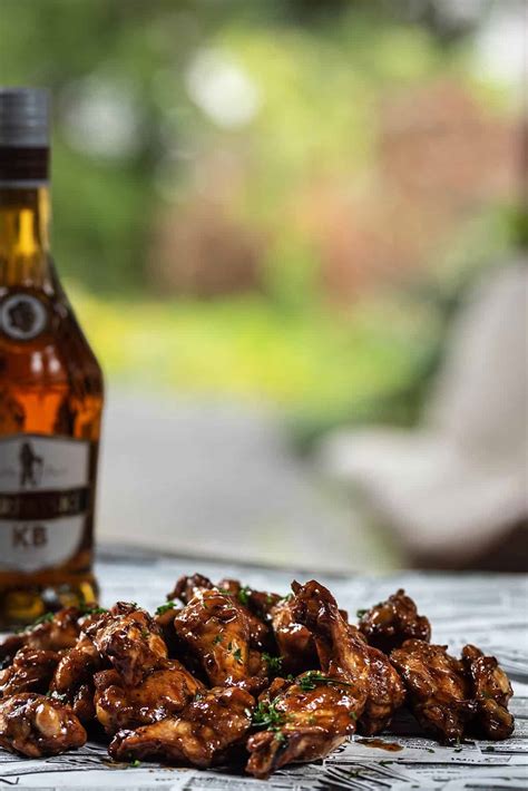 kuracie krídelká obalené v červenej BBQ omáčke