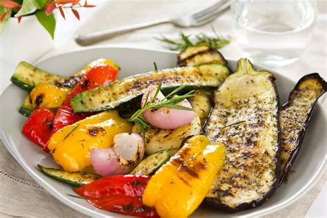 Grilovaná zelenina: cuketa, paprika, šampiňóny a cibuľa