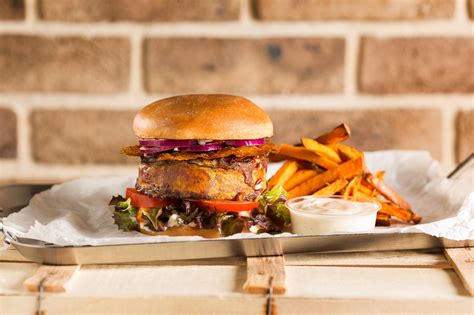 Moon Burger Topoľčany - šťavnatý burger s čerstvou zeleninou
