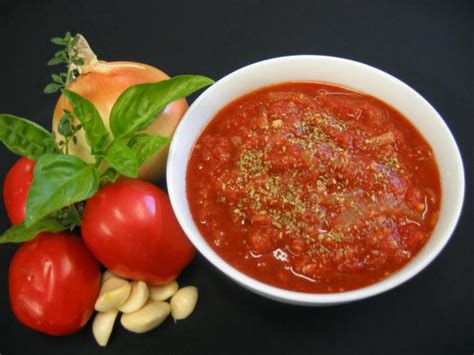 Ingrediencie na paradajkovú omáčku