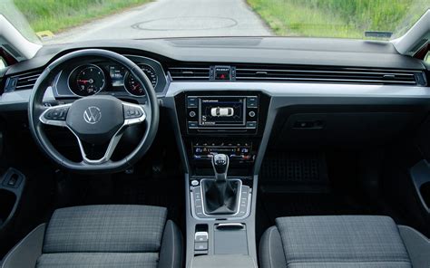 Interiér Passat B8 s aktivovaným Apple CarPlay na displeji