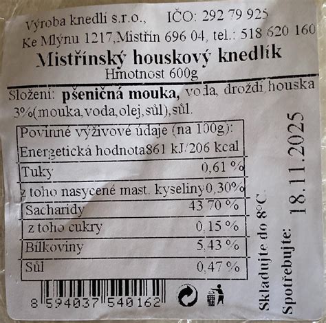 Fotografie jednotlivých krokov prípravy chlpatých knedlí