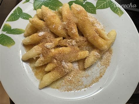 Hotové zemiakové šúľance so slaninou a cibuľou