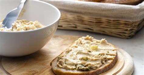 Slanina s horčicou, cesnakom a kyslými uhorkami