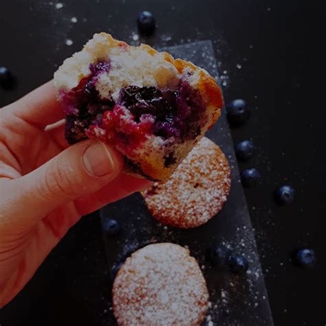 detail čokoládového muffinu s roztečenou čokoládou