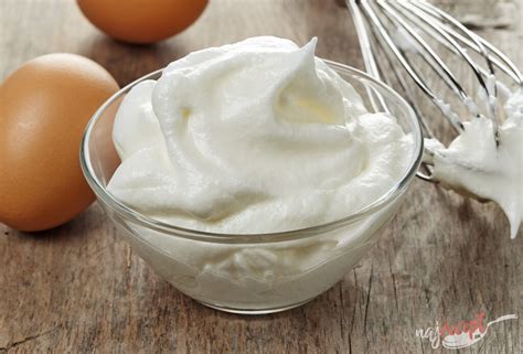 Pečenie cesta z bielkov