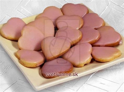 Marcipánové srdiečka na torte