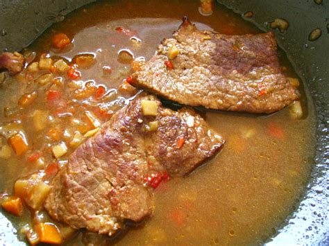 Teľacie rezne s gnocchi a feniklom na tanieri