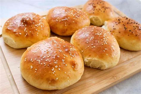 Opečené žemle na hamburger
