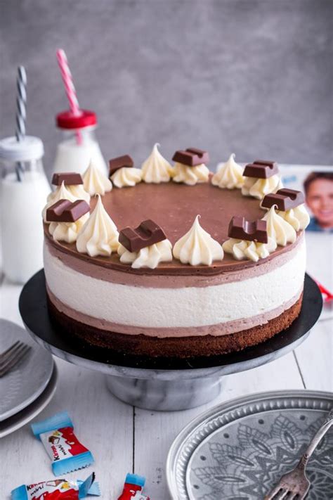 Kinder torta s čerstvými jahodami a malinami