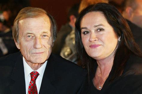 Hana Gregorová s jedlom pre kolegov