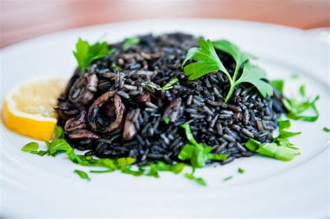 Rôzne jedlá z čiernej ryže